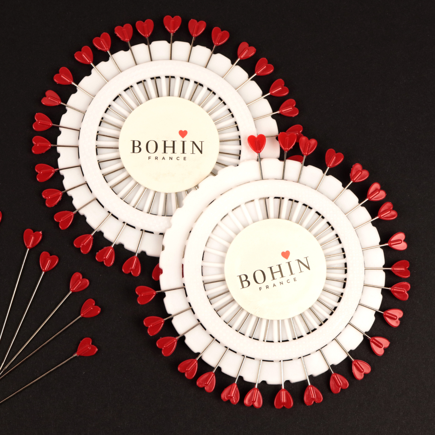 Plastic head pins - Red heart - 38 x 0,60 mm. - Wheel of 30 heart pins